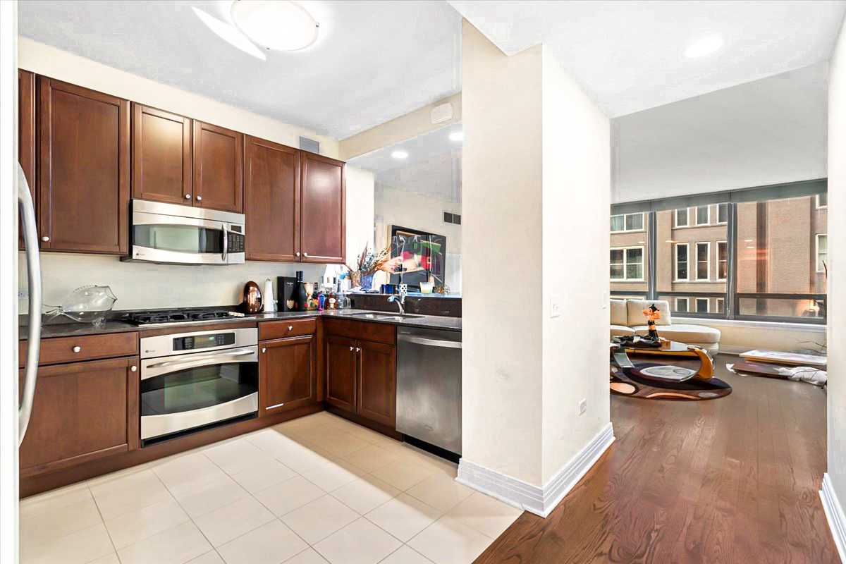 600 N LAKE SHORE Drive Unit: 407