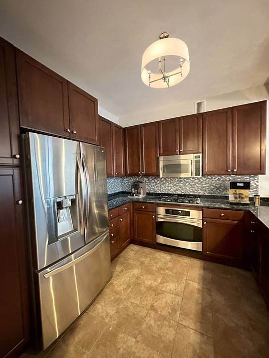 600 N Lake Shore Drive Unit: 3202
