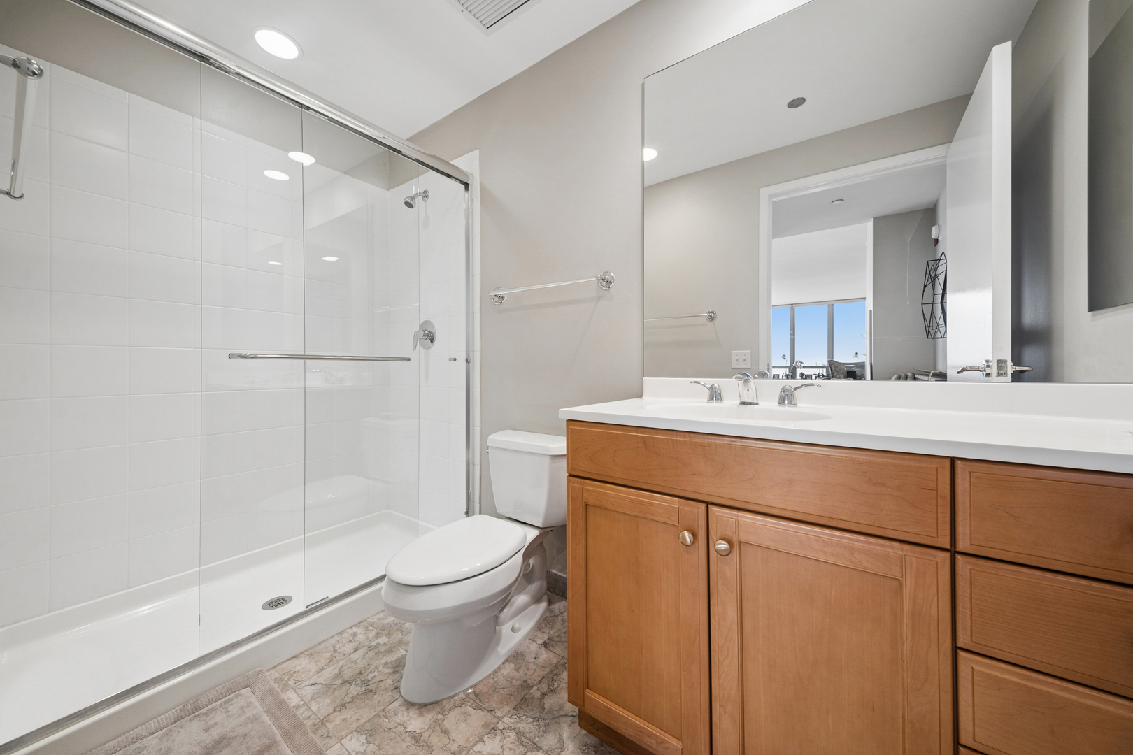 600 N Lake Shore Drive Unit: 2011