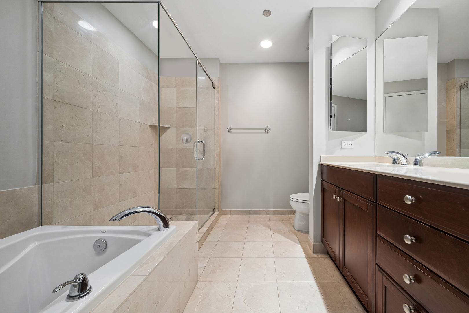 600 N Lake Shore Drive Unit: 2011