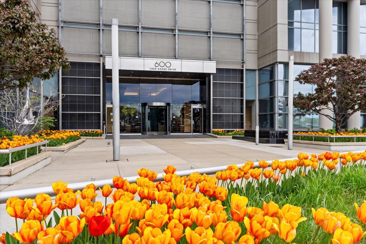 600 N LAKE SHORE Drive Unit: 3301