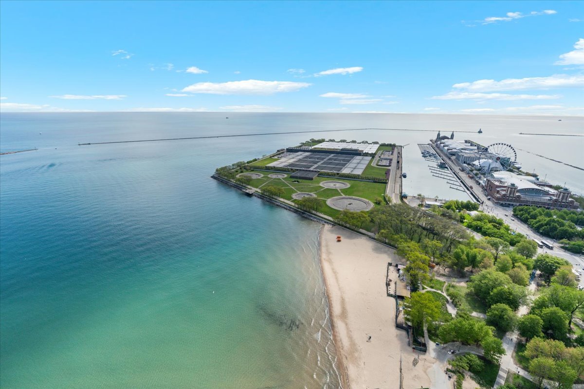 600 N Lake Shore Drive Unit: 3804