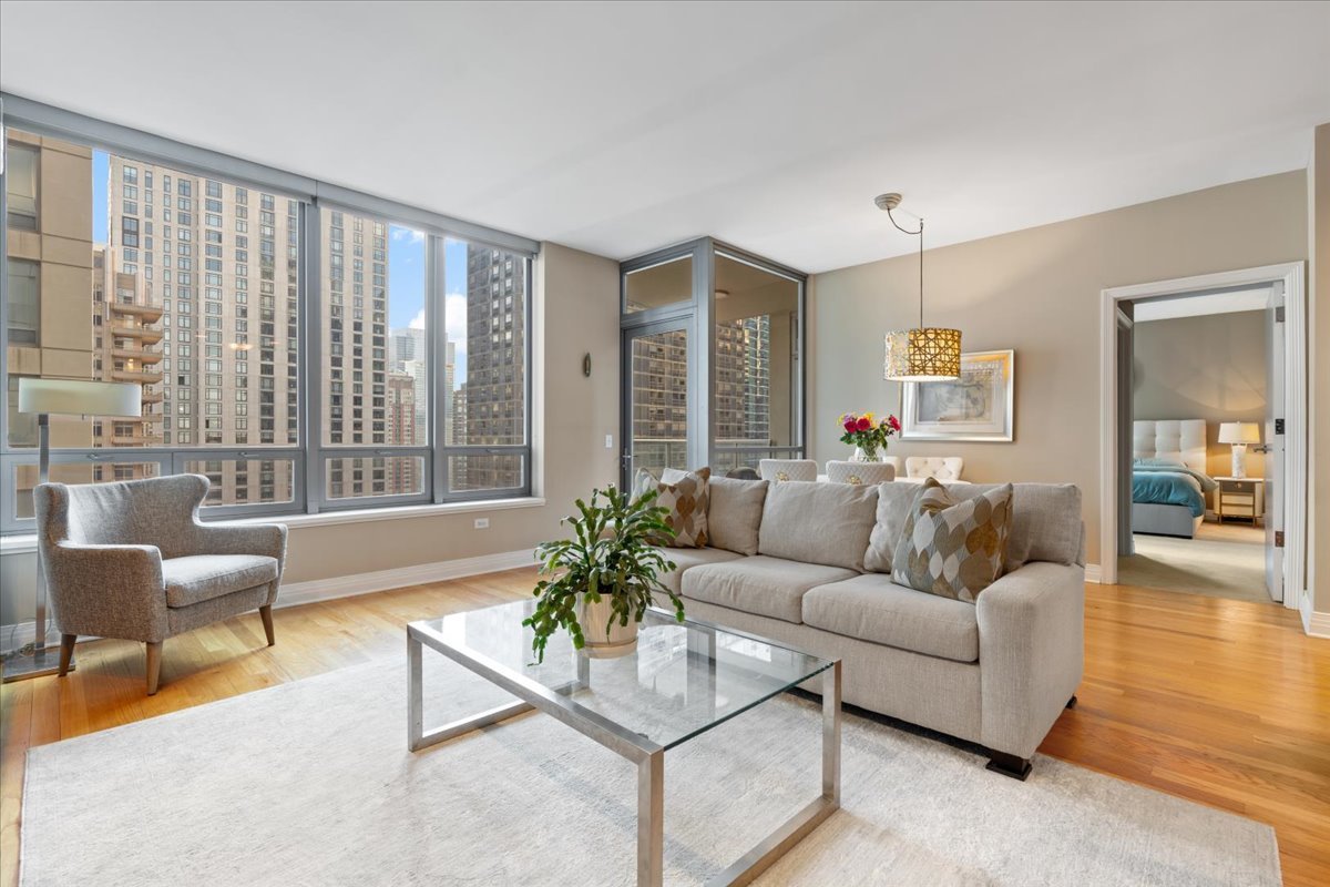 600 N LAKE SHORE Drive Unit: 2102