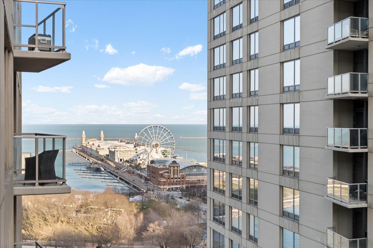 600 N LAKE SHORE Drive Unit: 2102