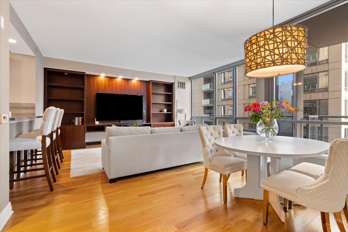 600 N LAKE SHORE Drive Unit: 2102