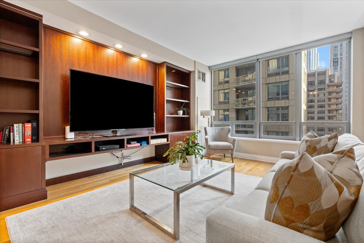 600 N LAKE SHORE Drive Unit: 2102