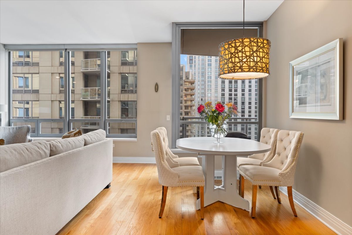 600 N LAKE SHORE Drive Unit: 2102