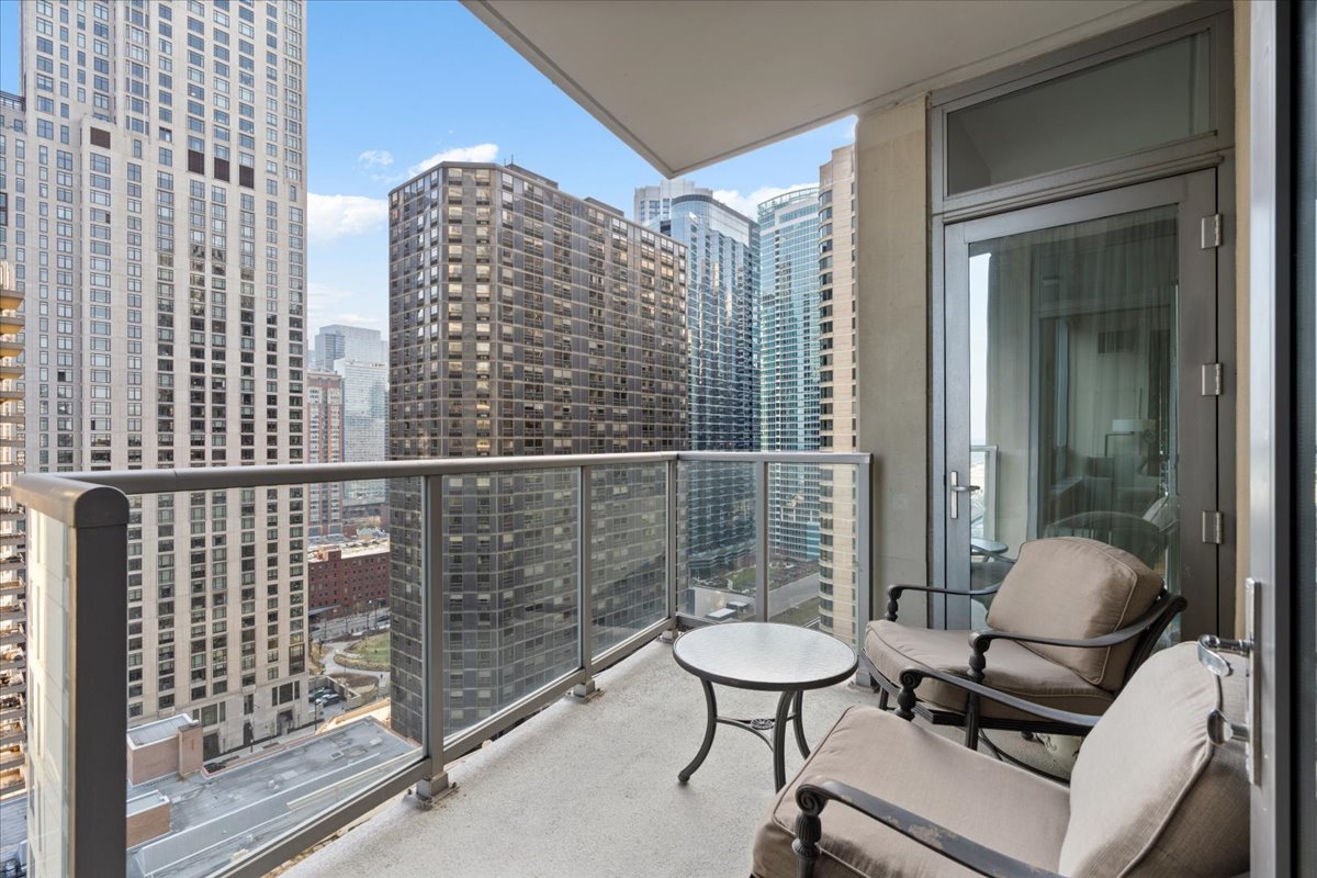 600 N LAKE SHORE Drive Unit: 2102