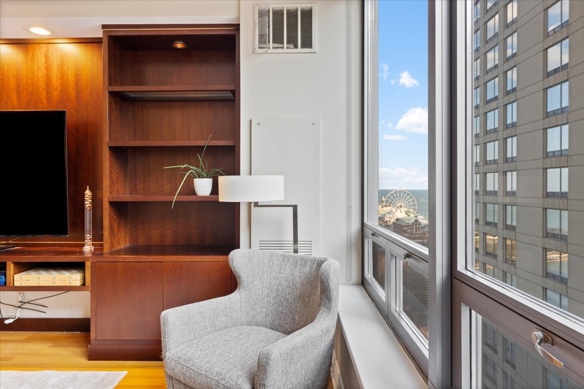 600 N LAKE SHORE Drive Unit: 2102