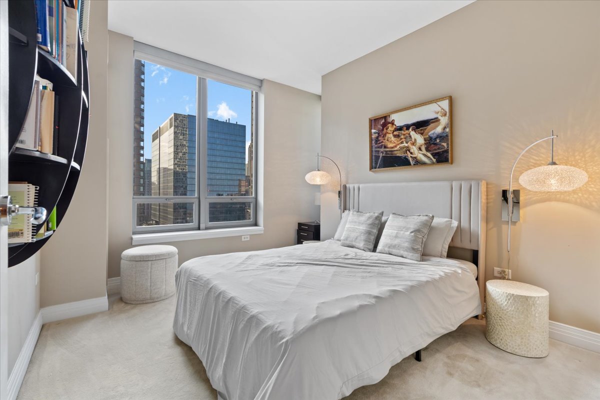 600 N LAKE SHORE Drive Unit: 2102