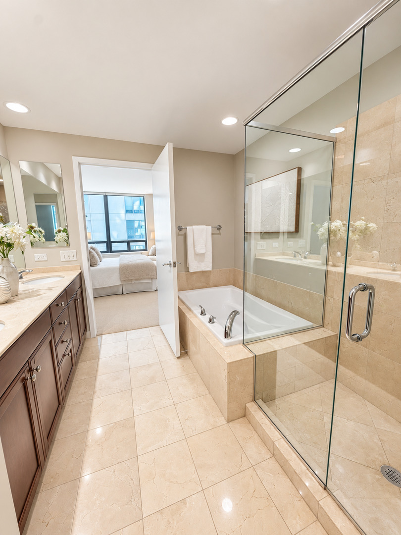 600 N Lake Shore Drive Unit: 2011