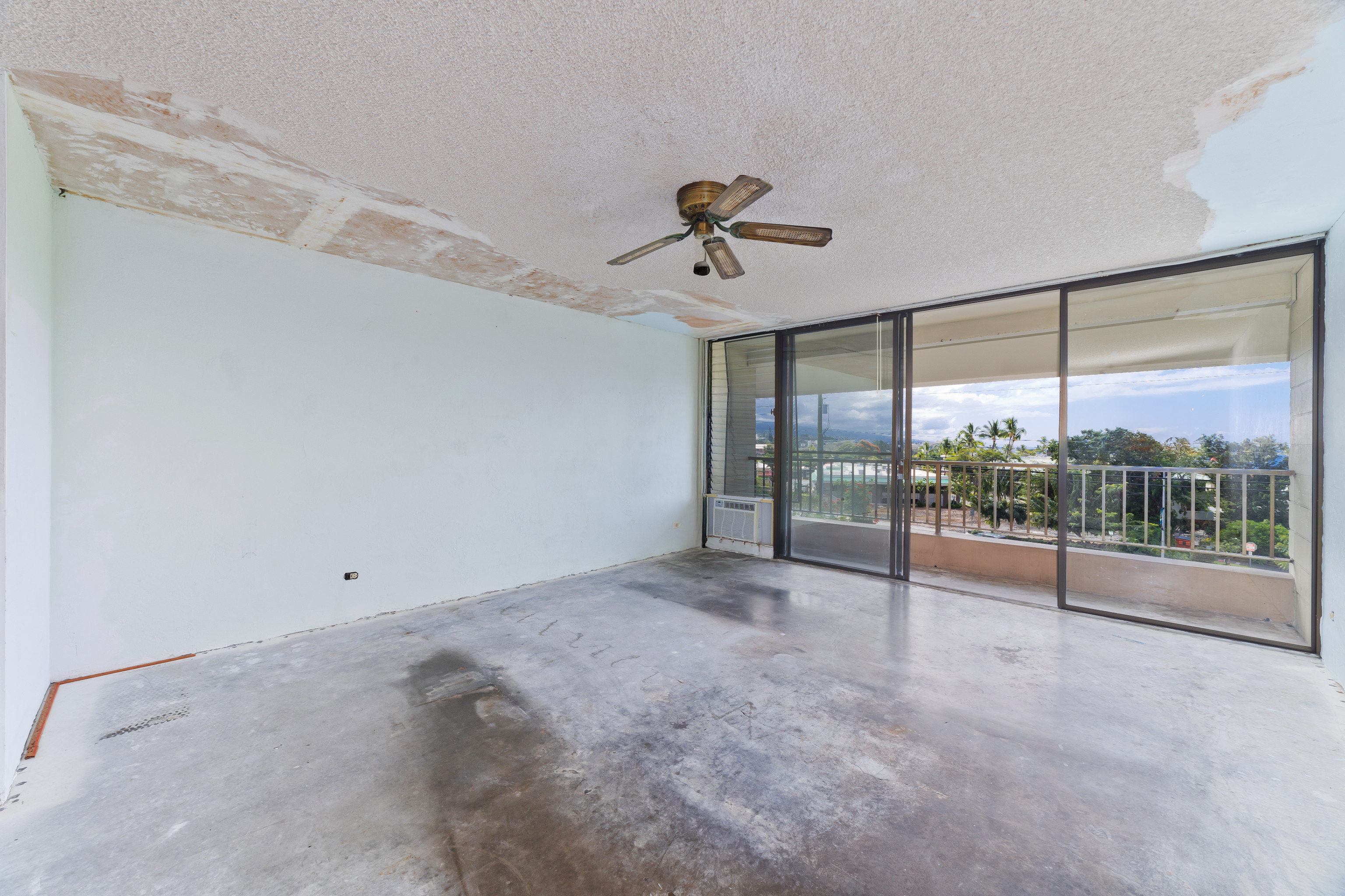 75-5681 KUAKINI HIGHWAY 301