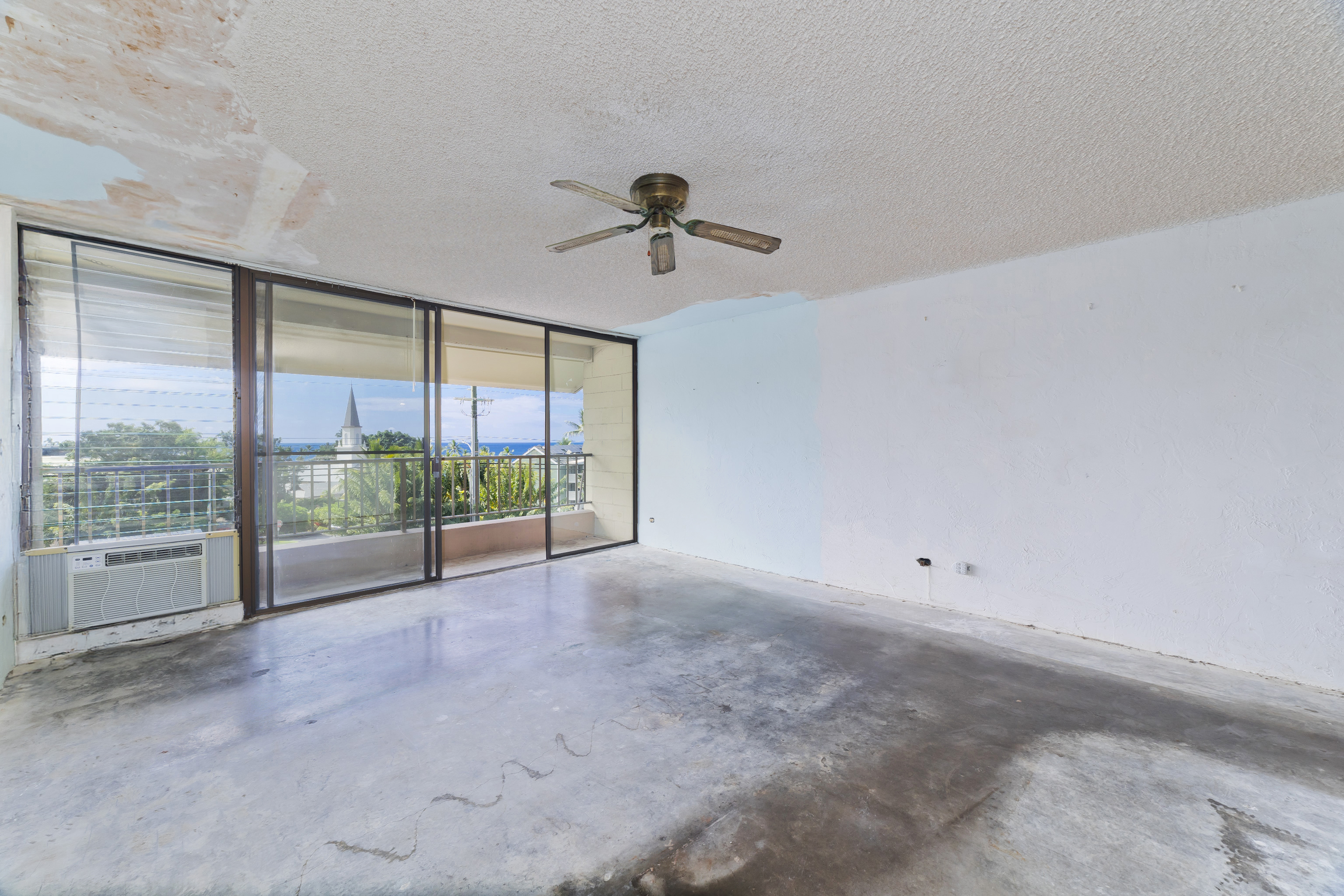 75-5681 KUAKINI HIGHWAY 301