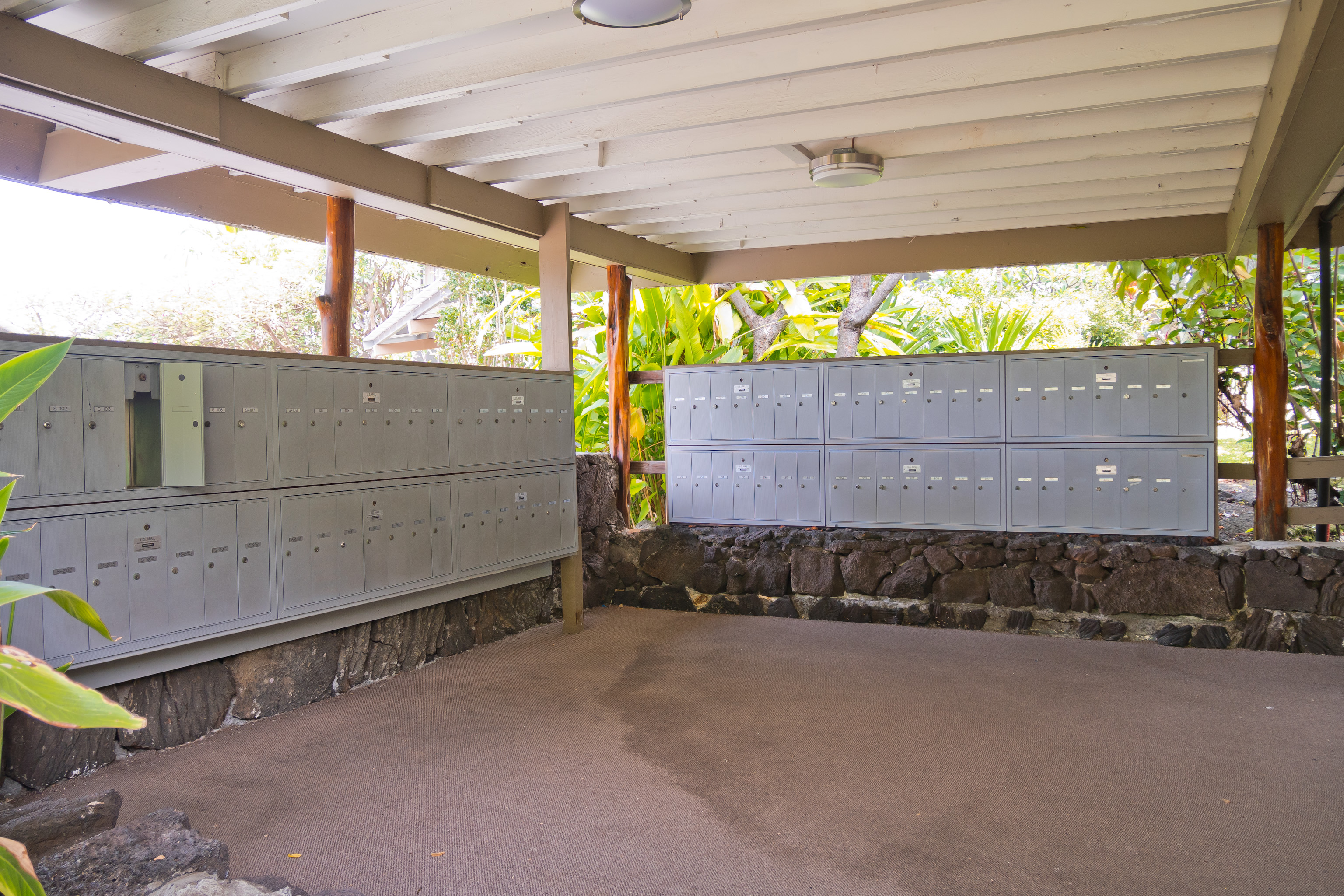 75-5681 KUAKINI HIGHWAY 301