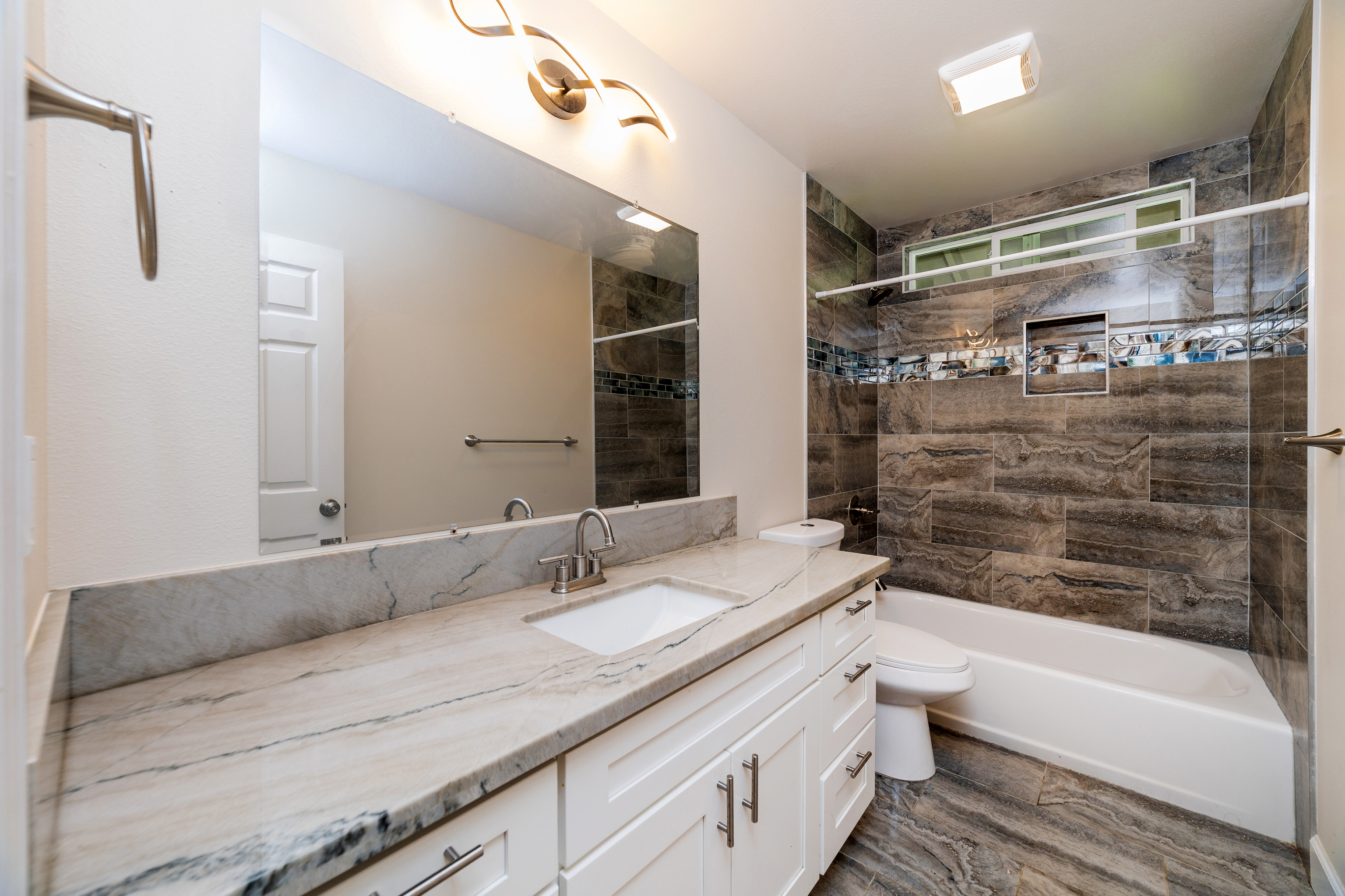 15-2811 LALAKEA ST