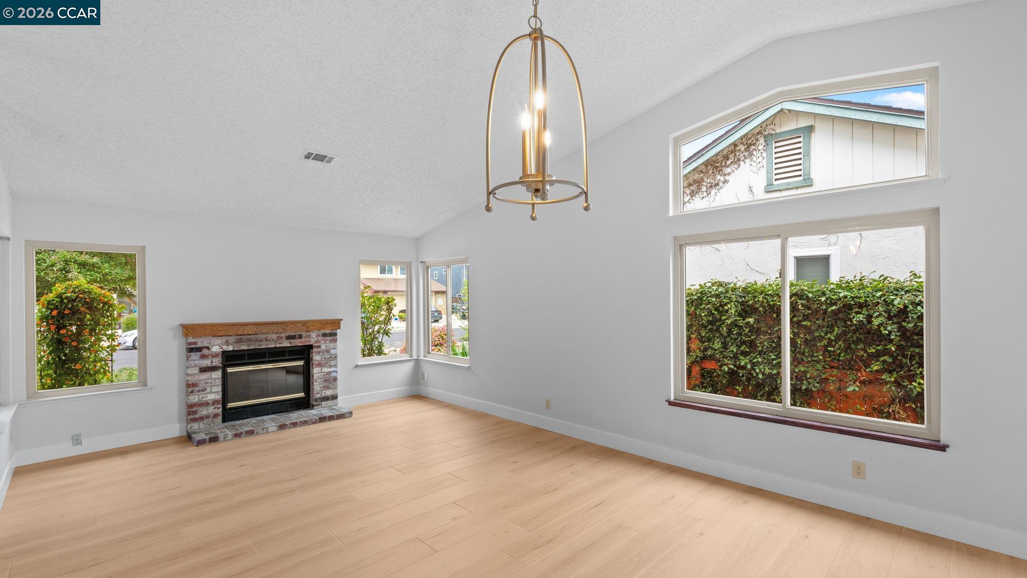 515 Lupine Cir