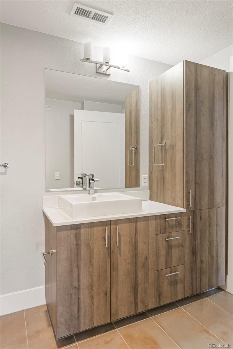 431 E Bayaud Avenue Unit: R305