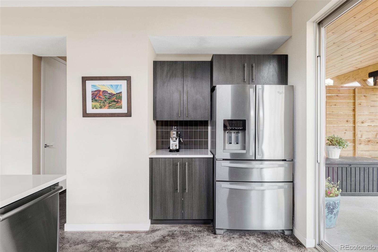 3361 Mariposa Street