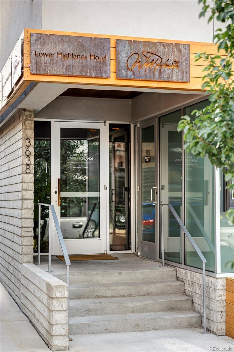 3361 Mariposa Street