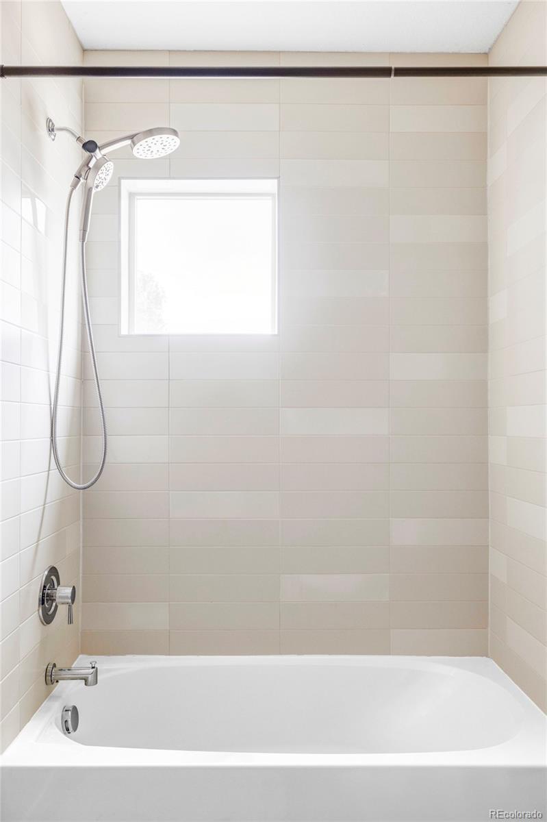 3361 Mariposa Street