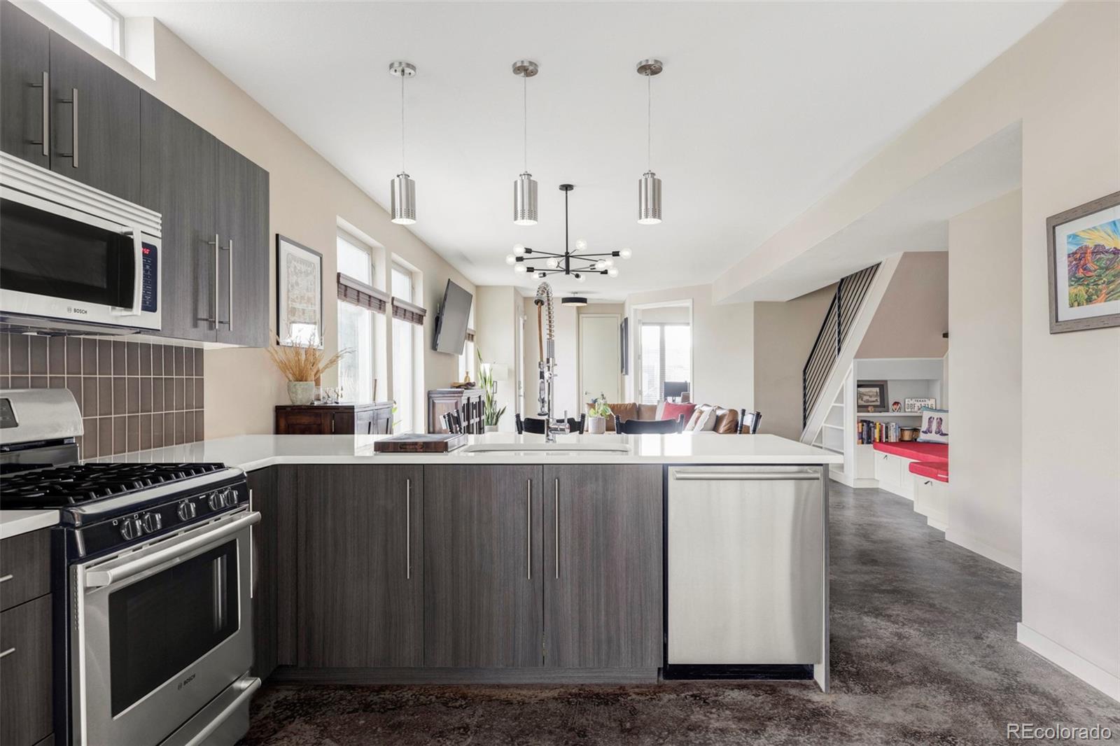 3361 Mariposa Street