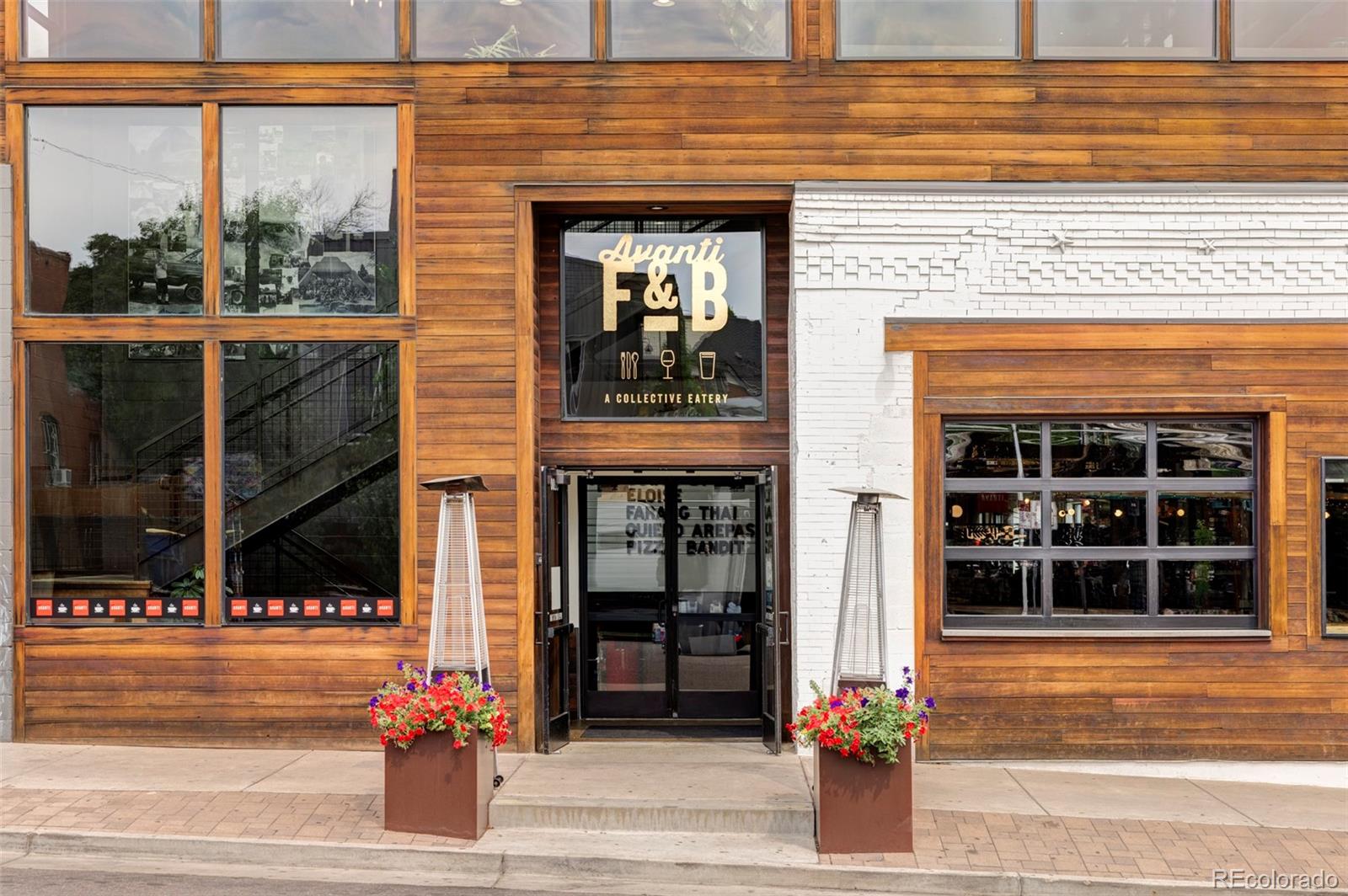 3361 Mariposa Street