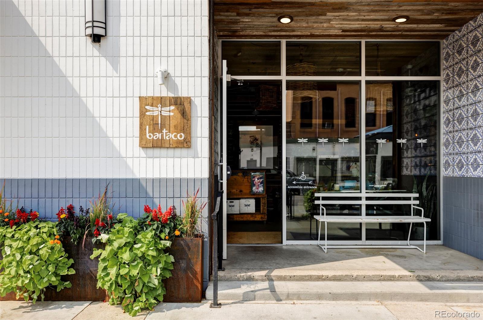 3361 Mariposa Street