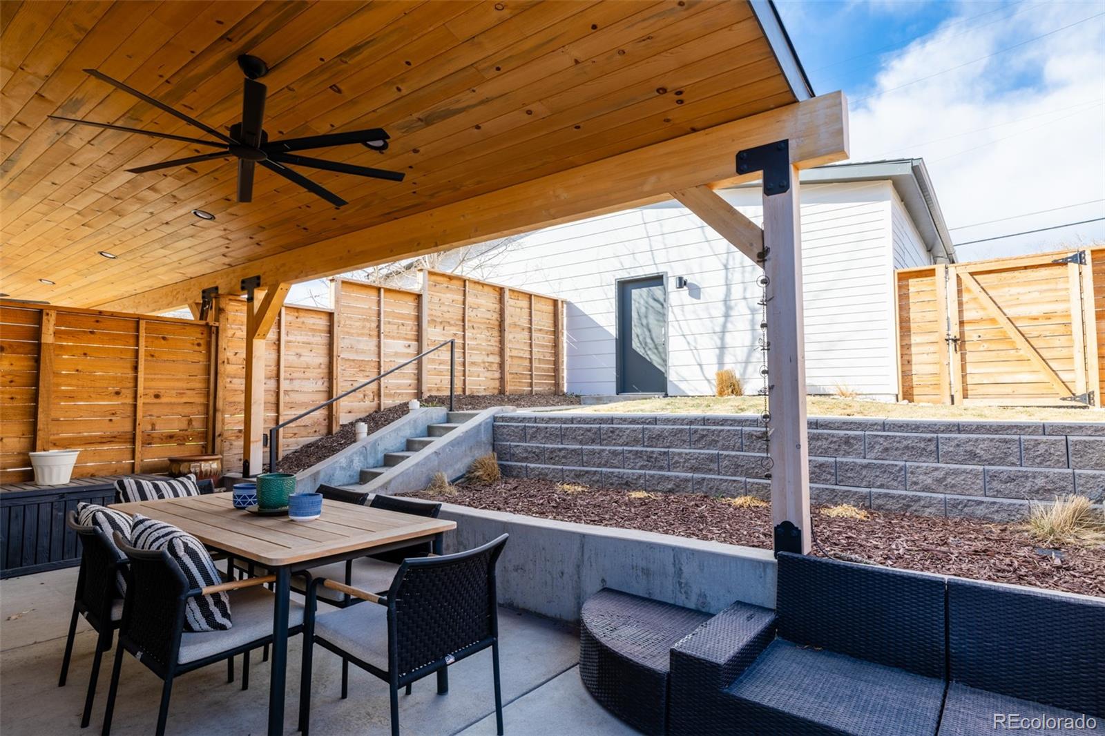 3361 Mariposa Street