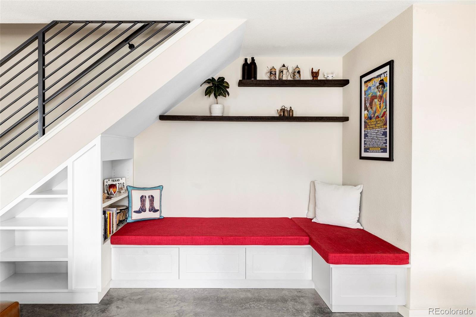 3361 Mariposa Street