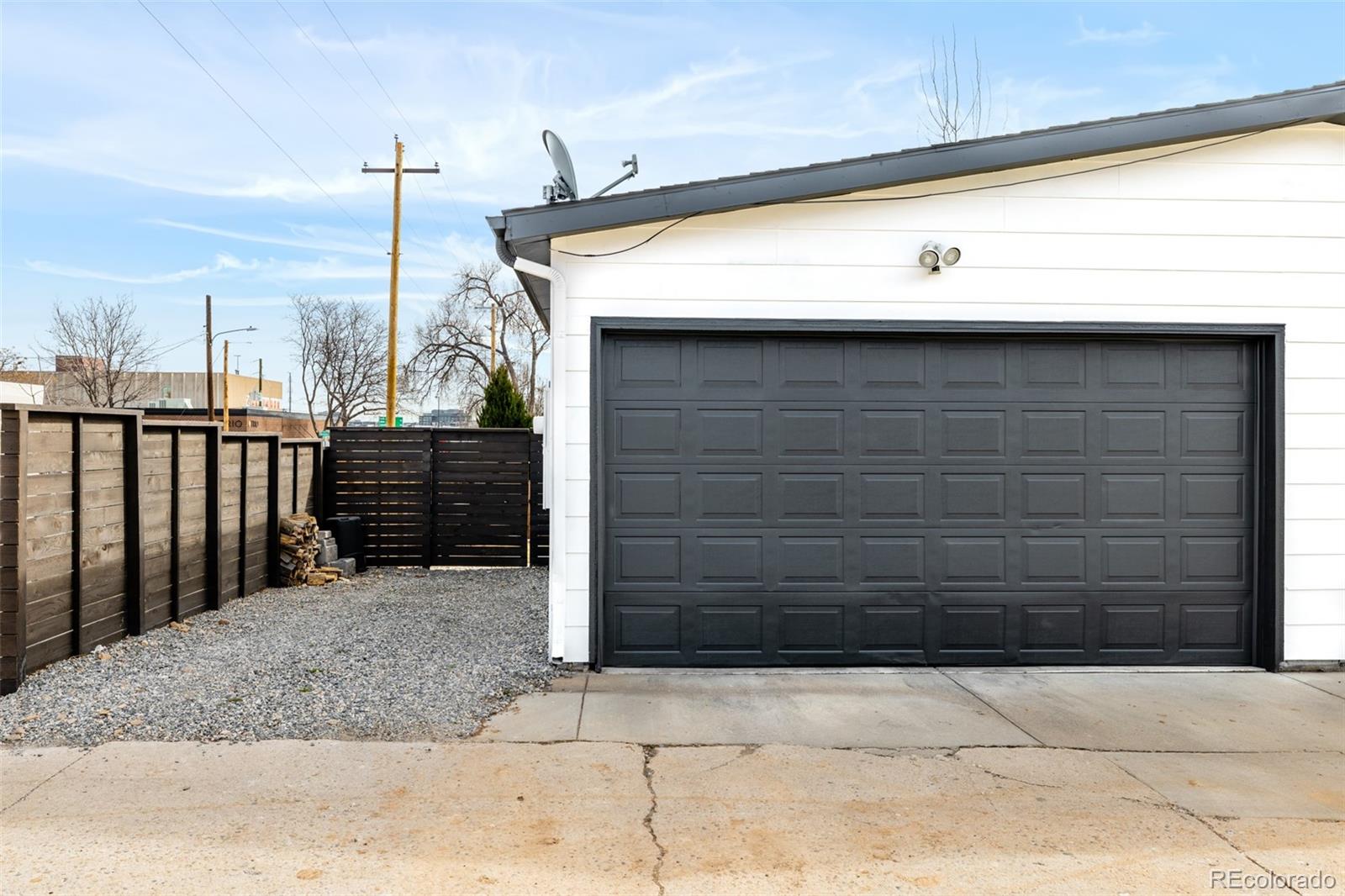 3361 Mariposa Street