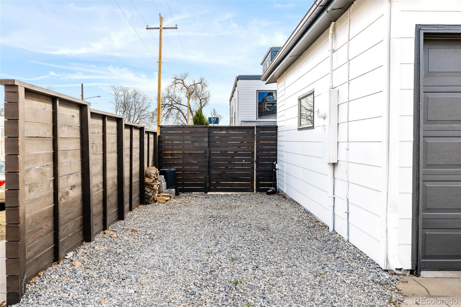 3361 Mariposa Street