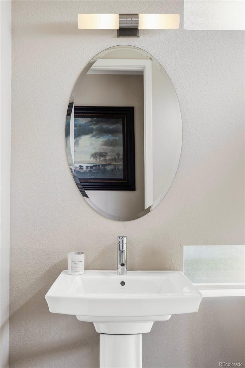 3361 Mariposa Street