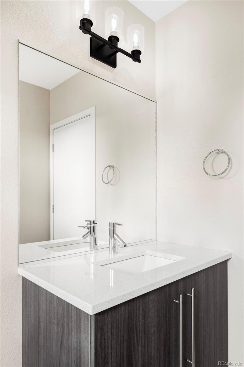 3361 Mariposa Street