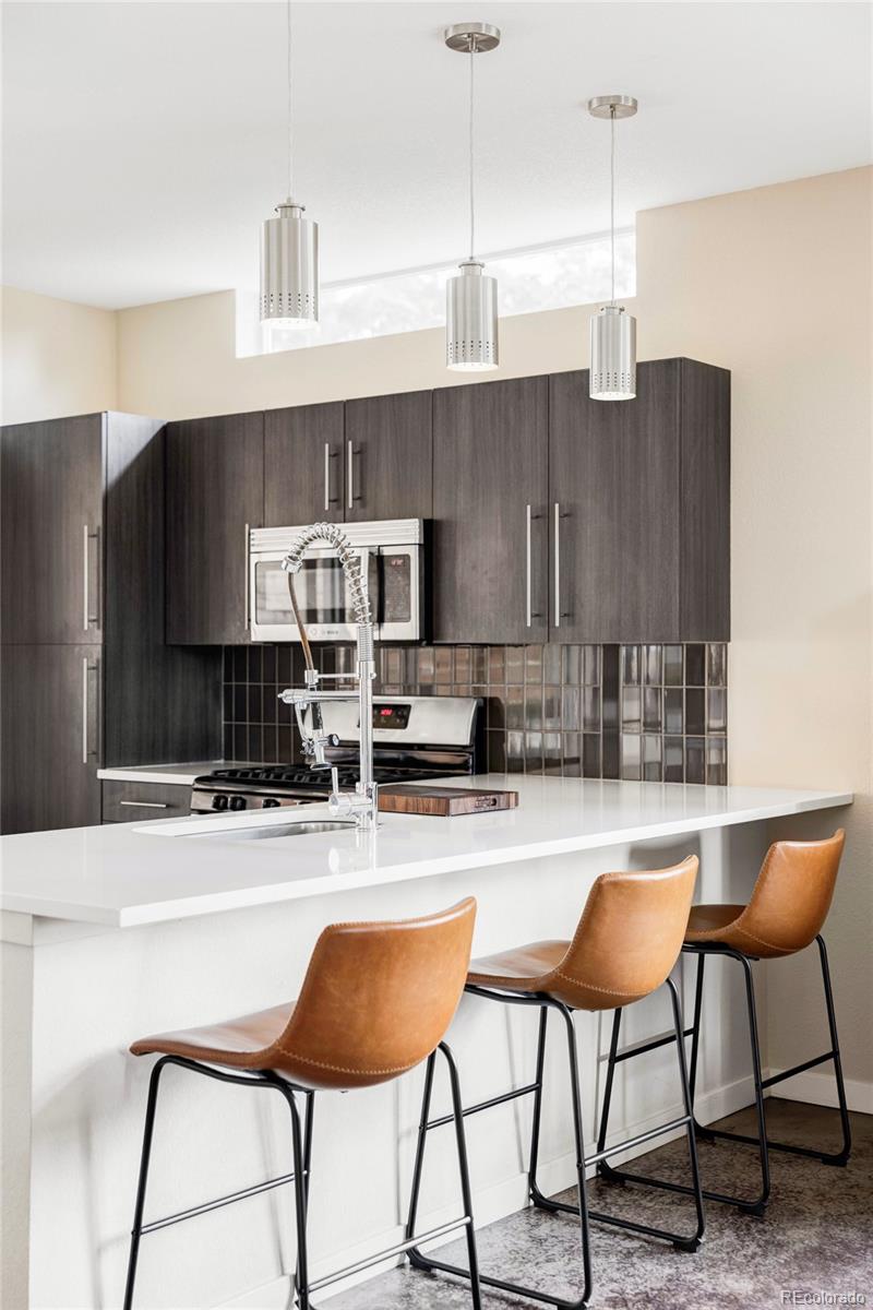 3361 Mariposa Street