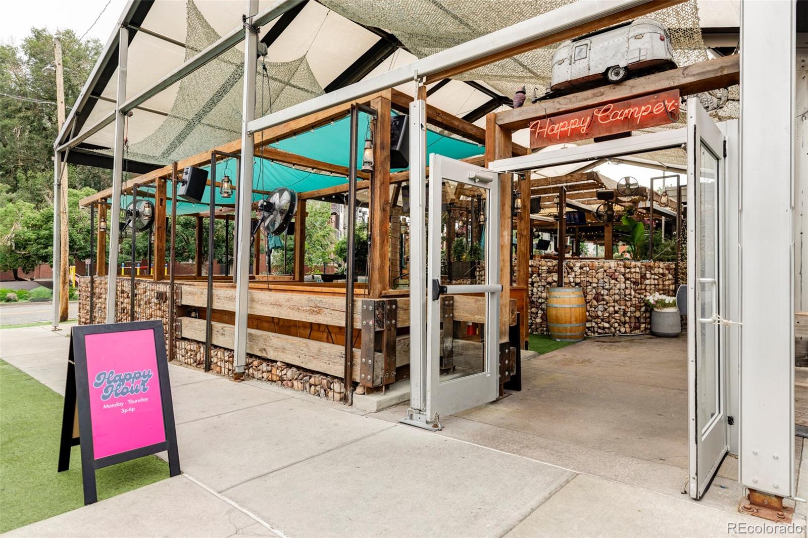 3361 Mariposa Street