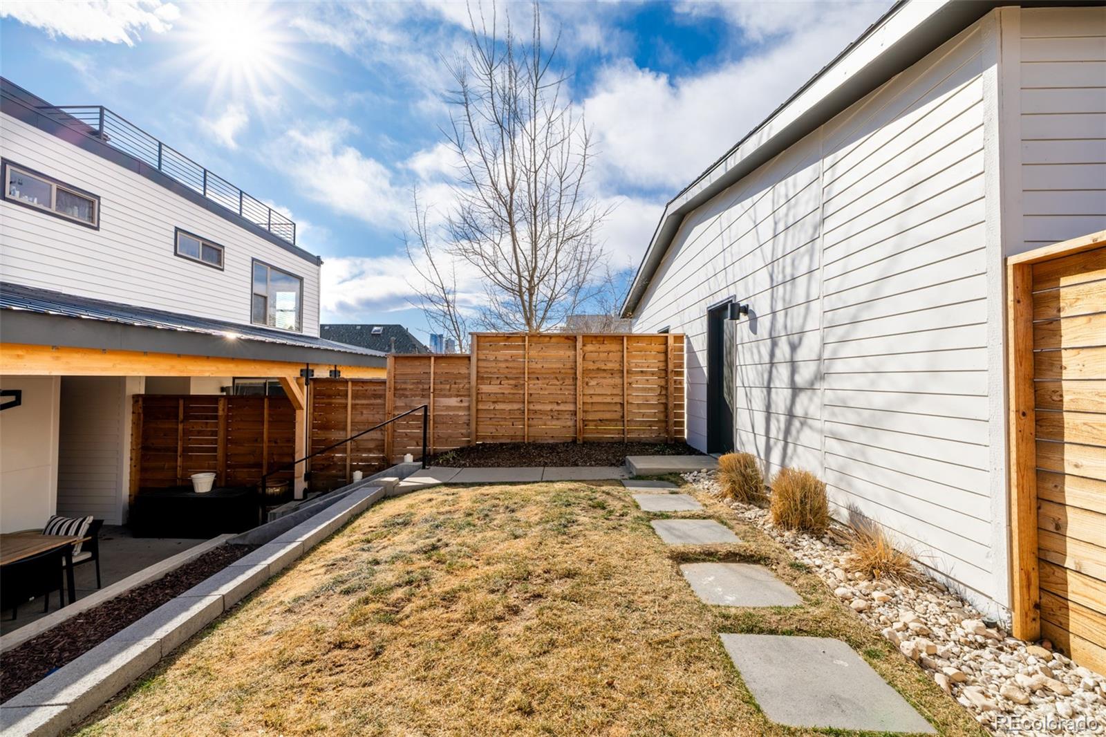 3361 Mariposa Street