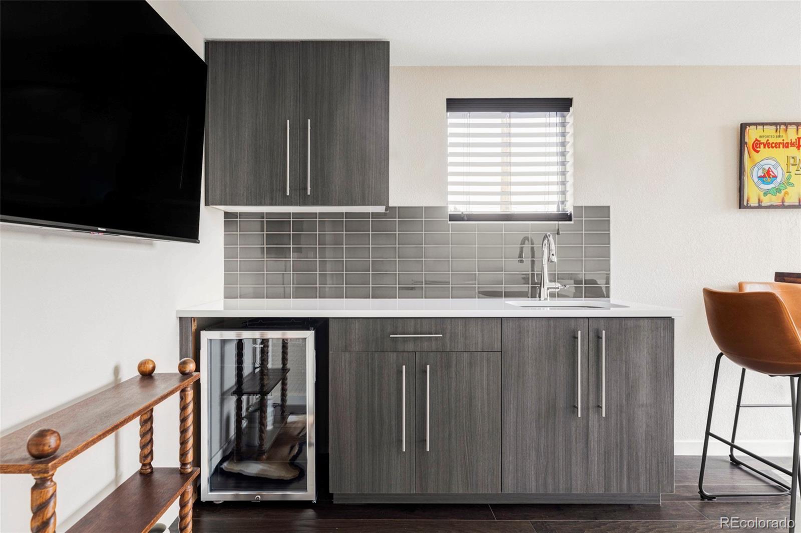 3361 Mariposa Street