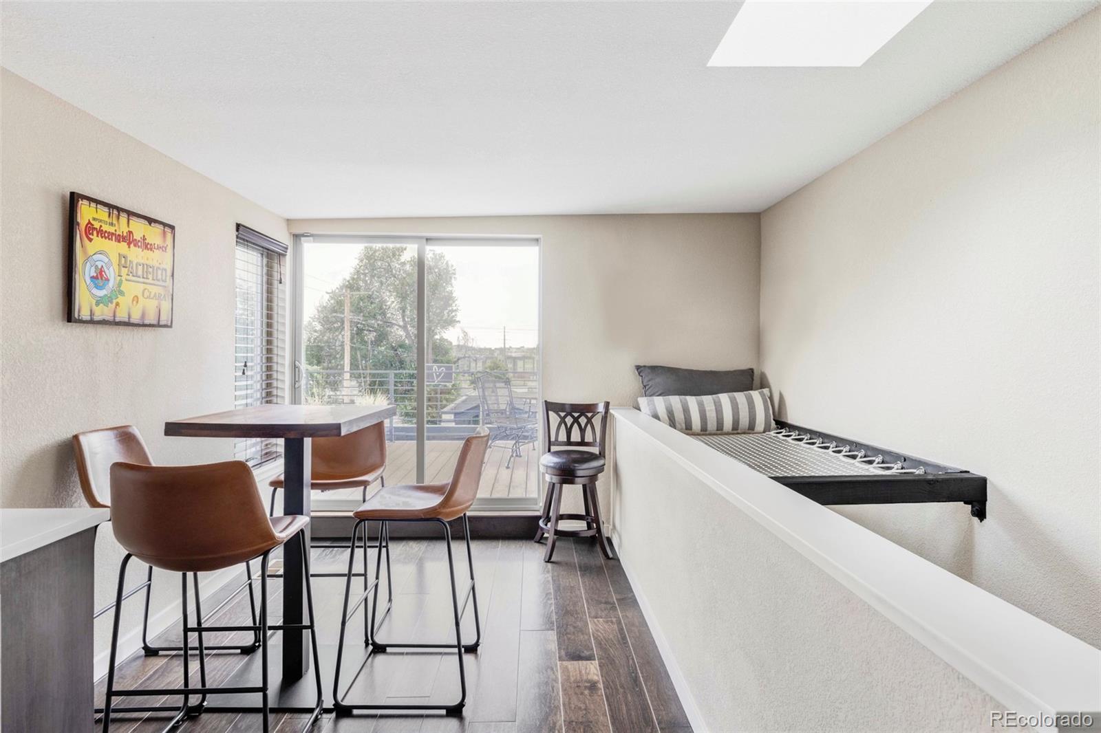 3361 Mariposa Street