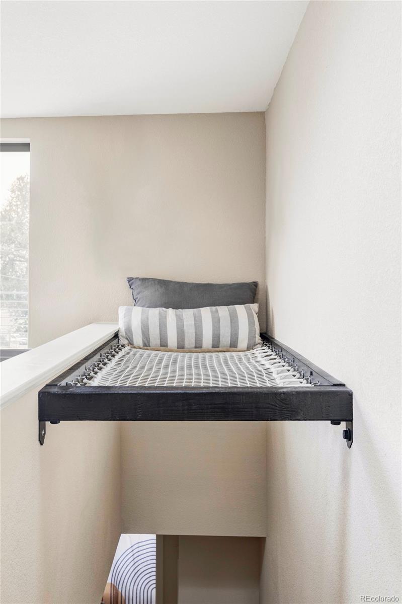 3361 Mariposa Street