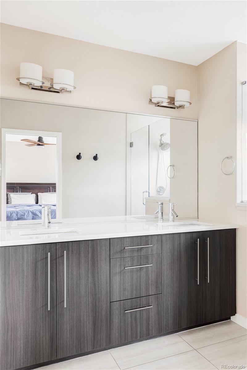 3361 Mariposa Street