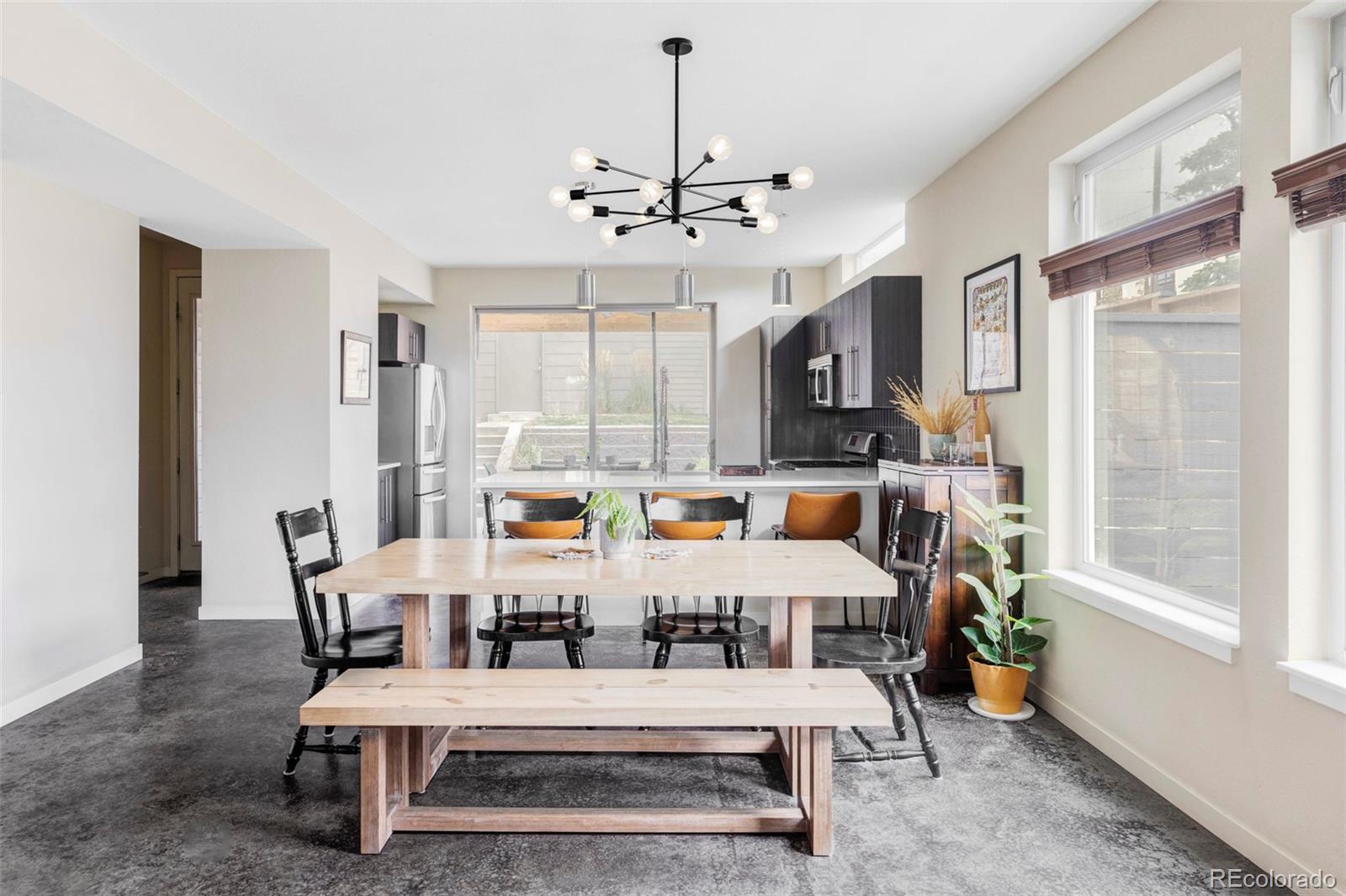 3361 Mariposa Street