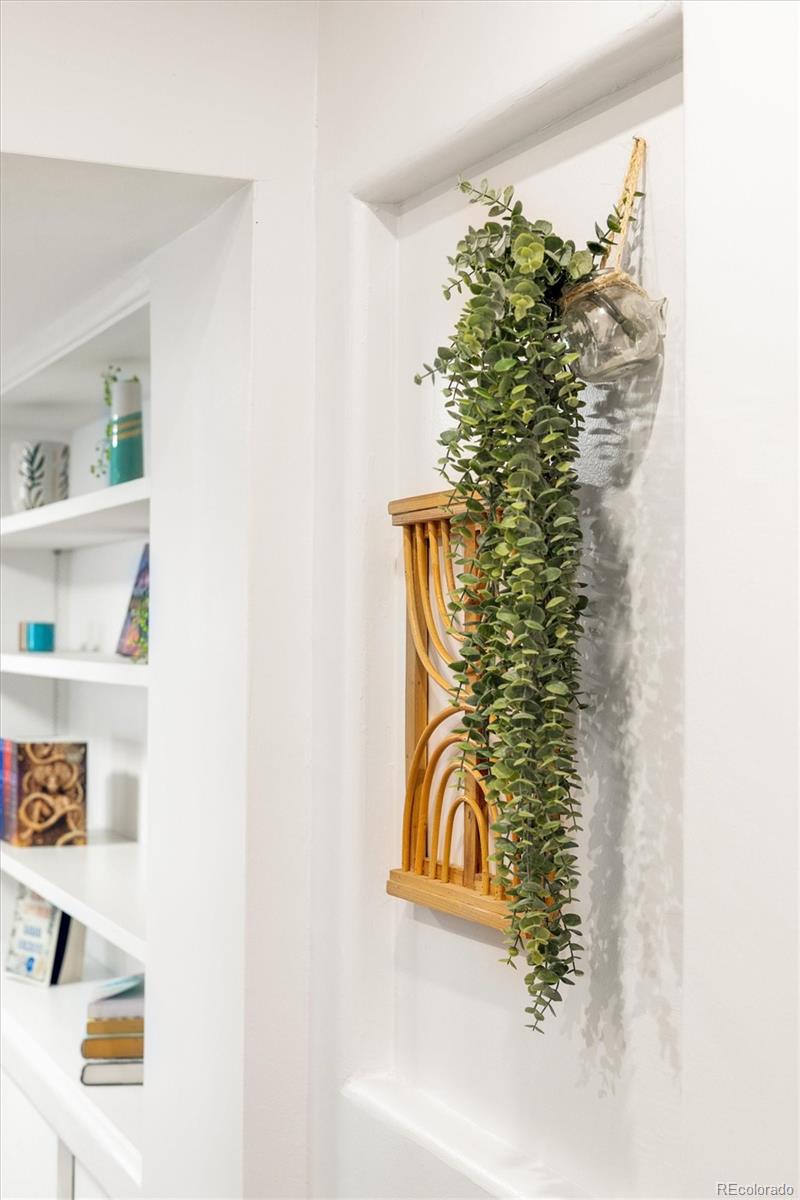 2250 N Monaco Parkway