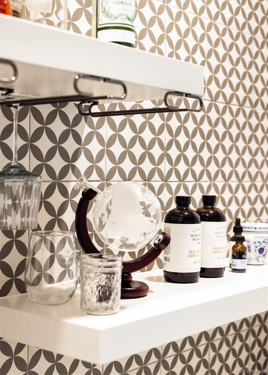 2250 N Monaco Parkway