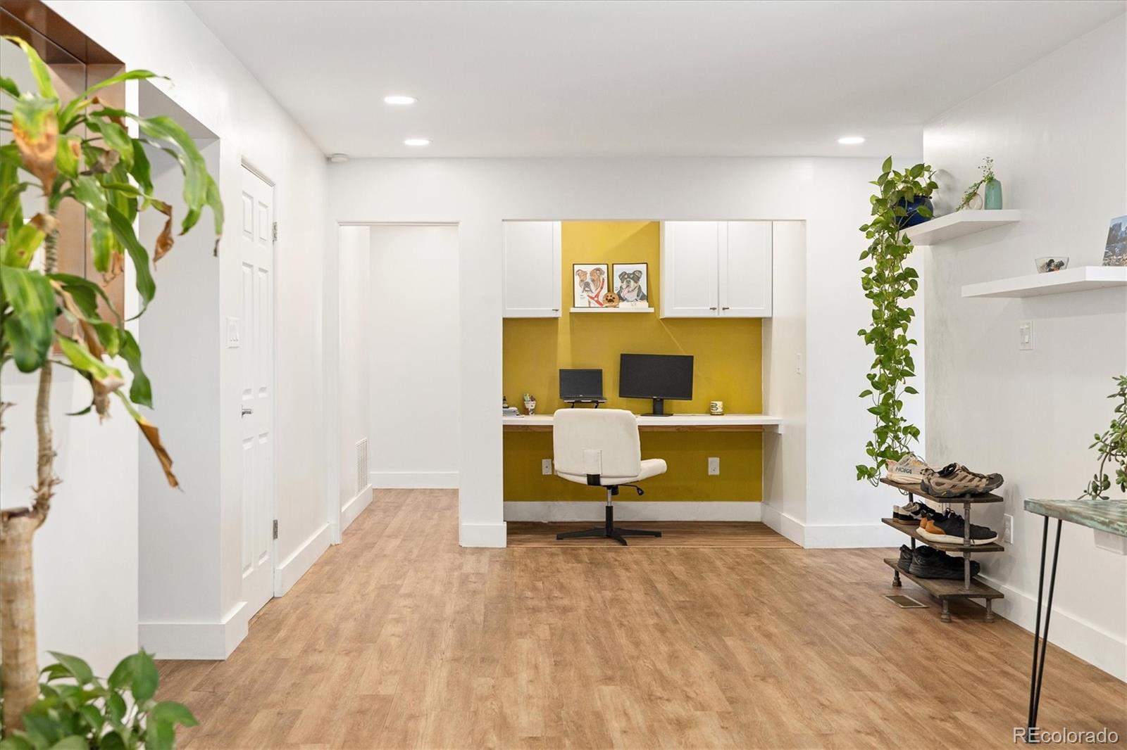 2250 N Monaco Parkway