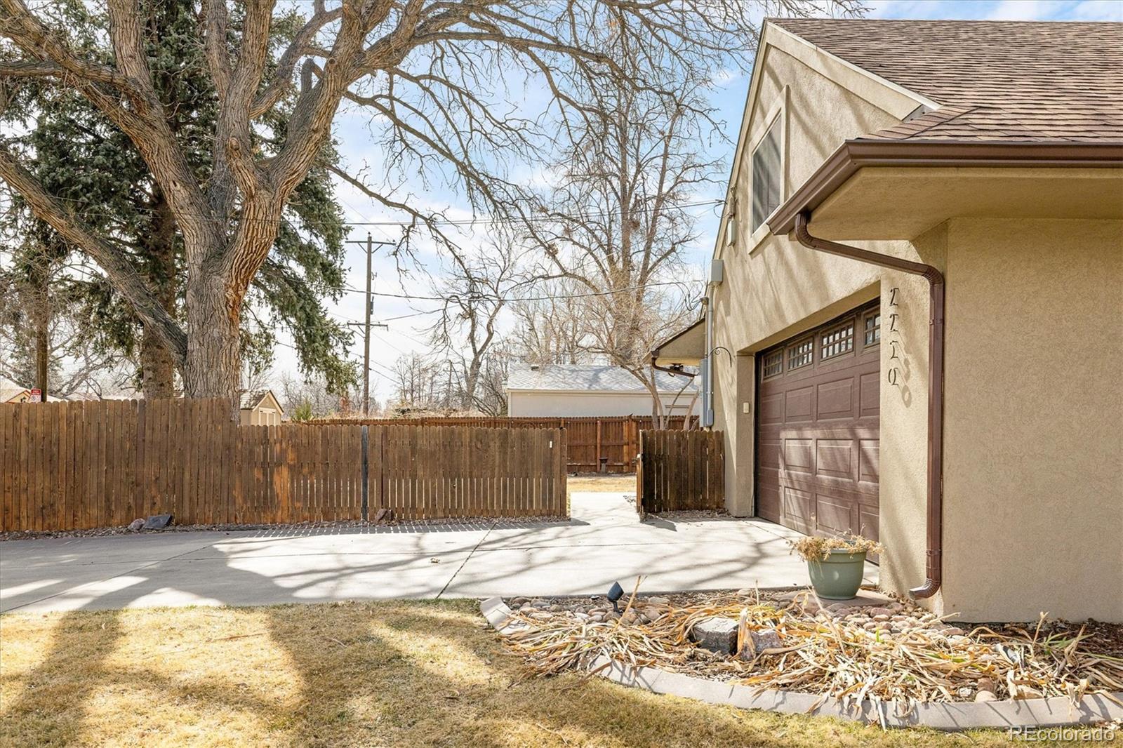 2250 N Monaco Parkway