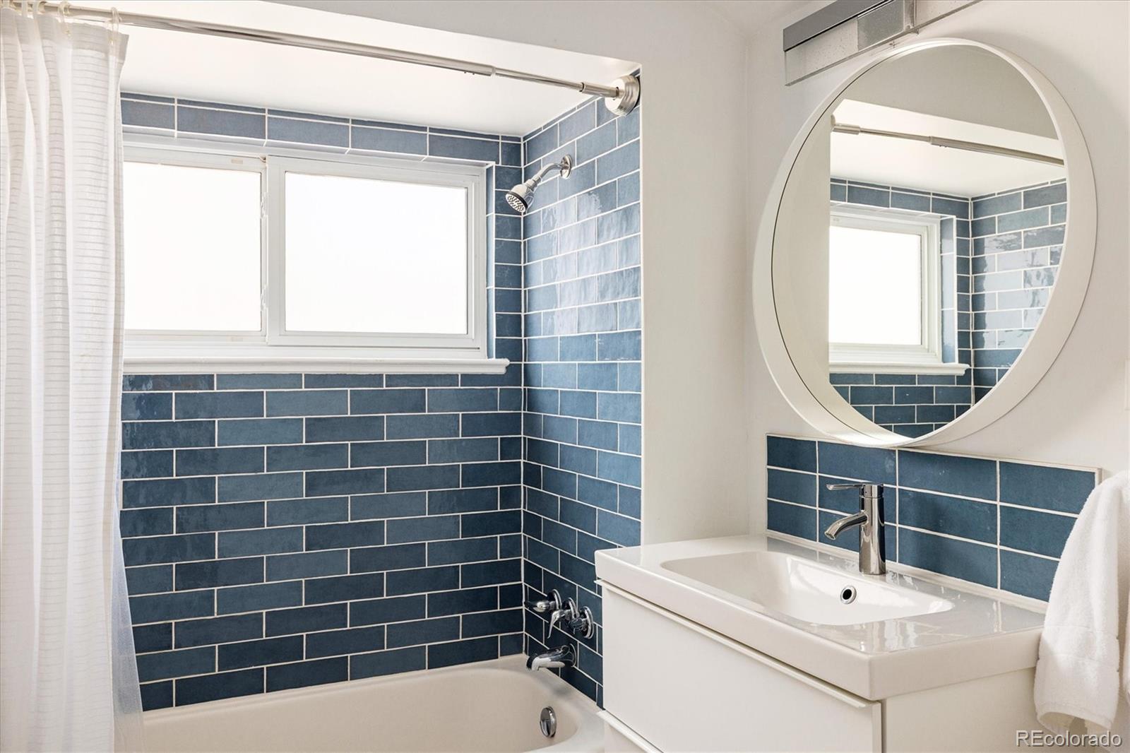 2250 N Monaco Parkway