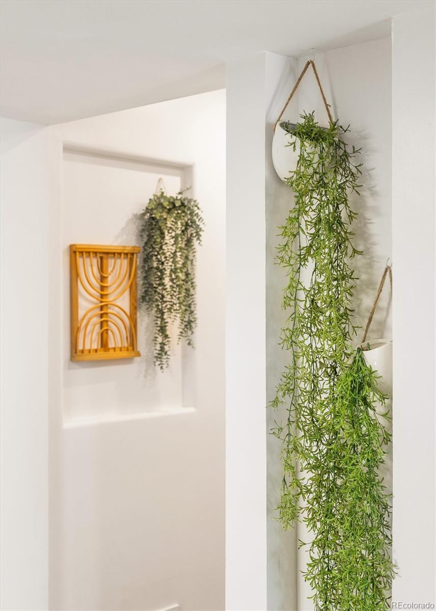 2250 N Monaco Parkway