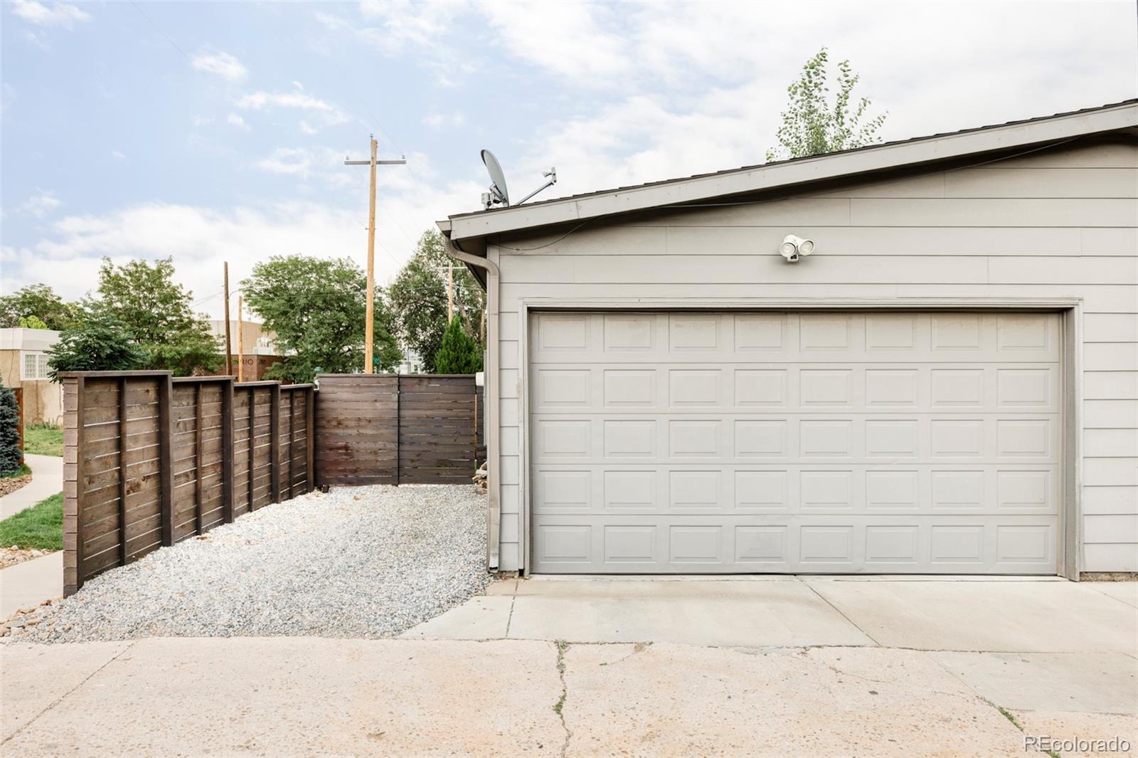 3361 Mariposa Street