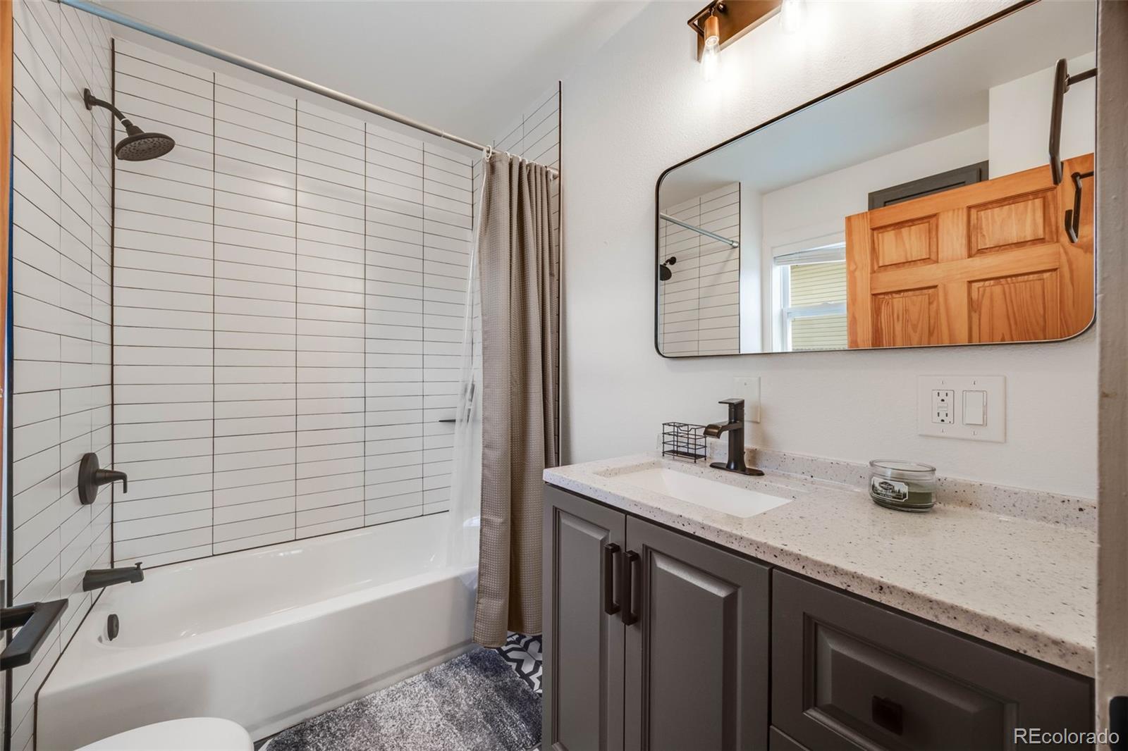 1055 Quartz Street