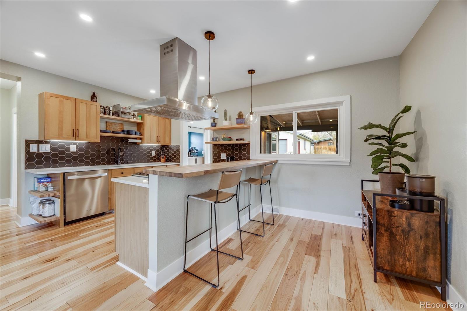 1055 Quartz Street